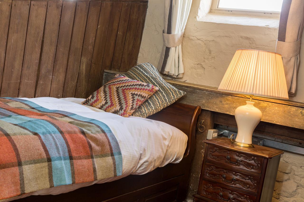 The Bull Hotel Olney 外观 照片