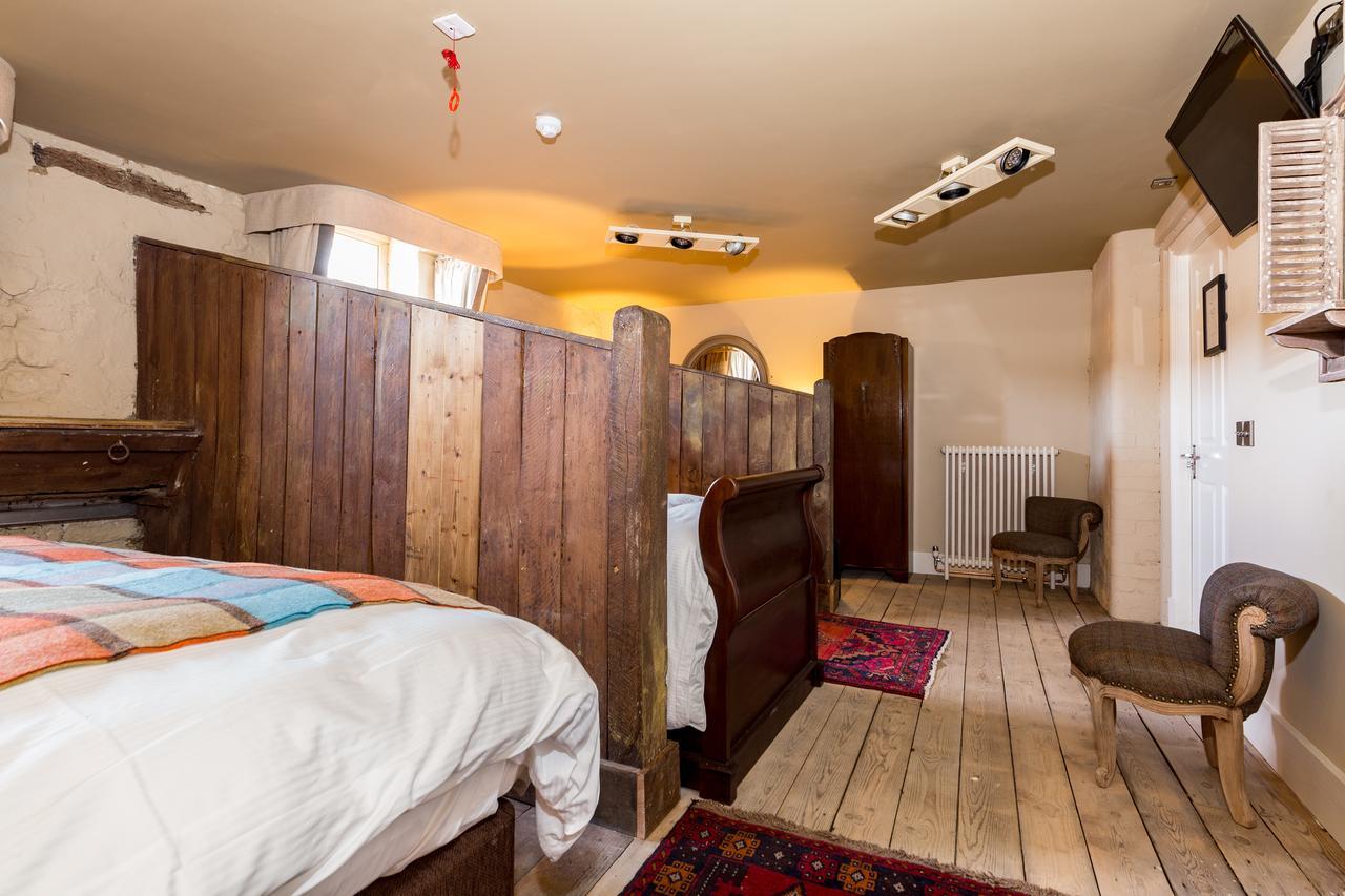 The Bull Hotel Olney 外观 照片