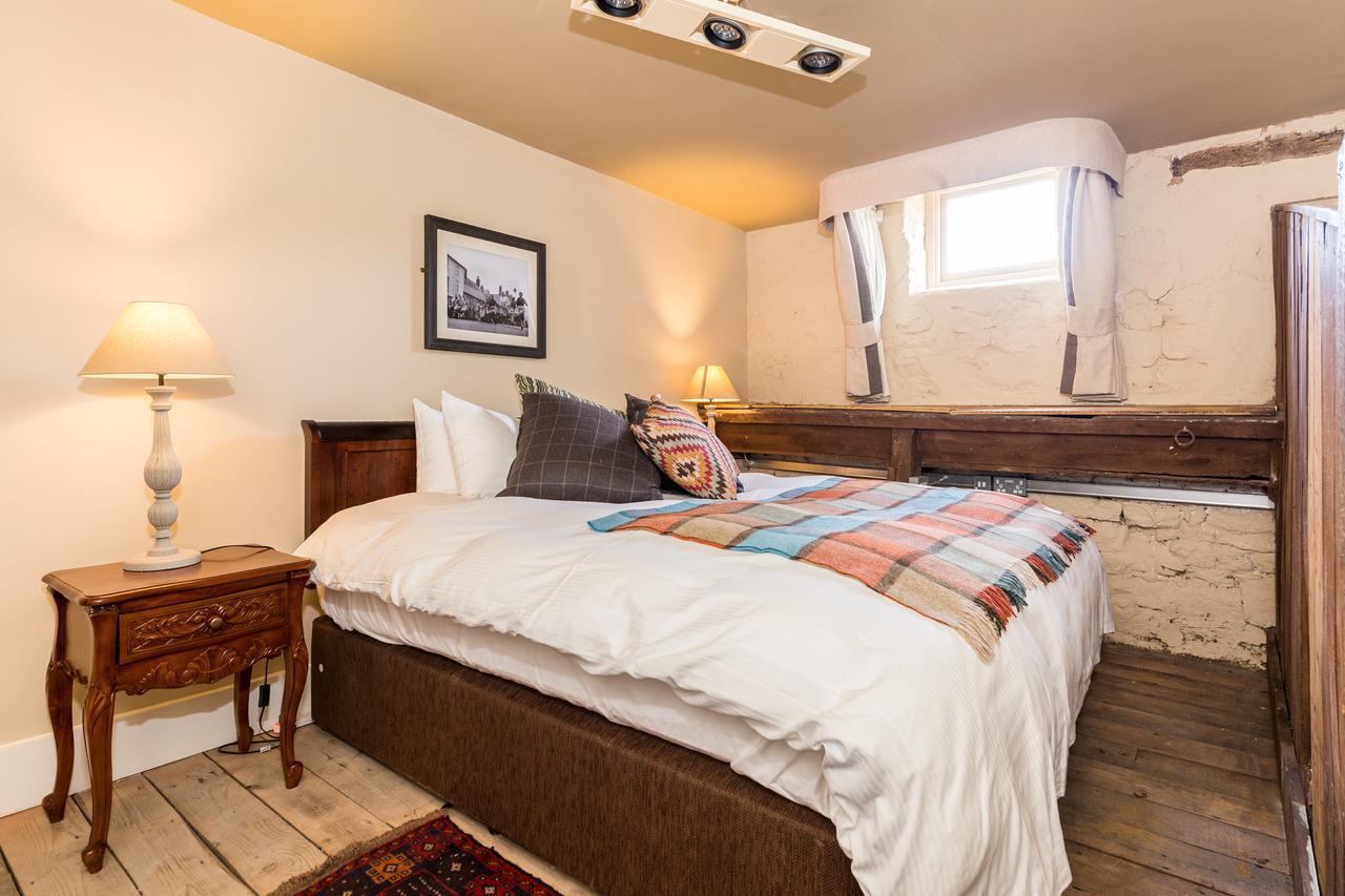 The Bull Hotel Olney 外观 照片